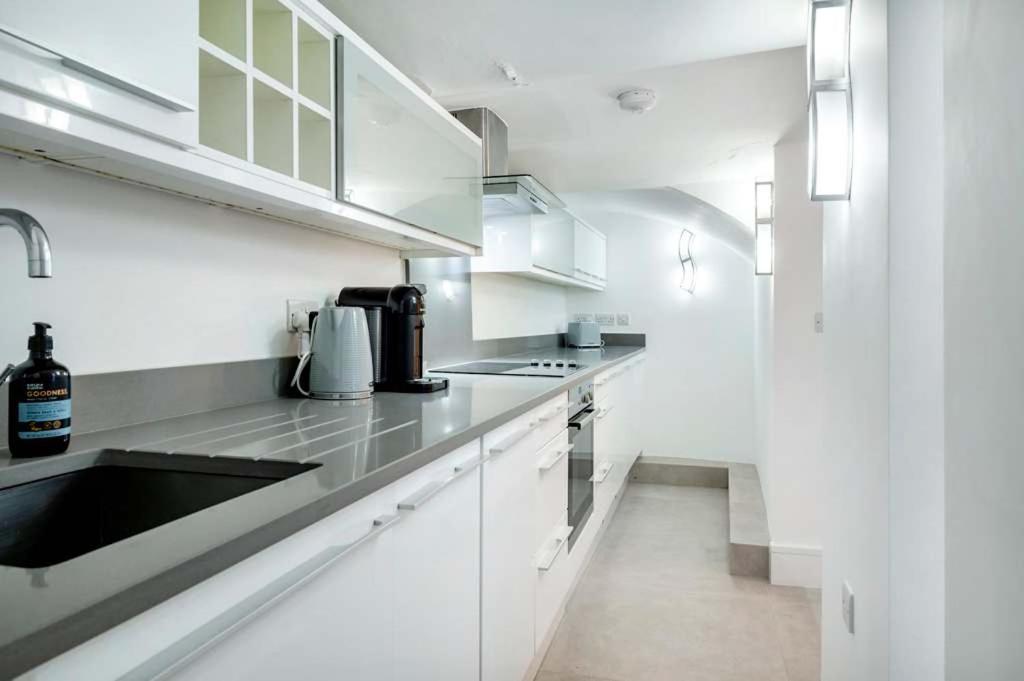 The Urban Minimalist- Notting Hill 2 Bed Londres